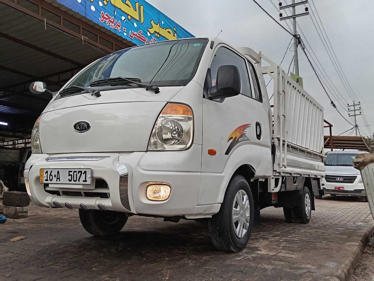 السلام عليكم للبيع كيا 2008رقم قادسيه انكليزي سنويه لل 2030تحويل مباشر شاصي مكفول  رقم شاصي واضح  سياره مكفول وجاهزه مكينه 3000سوبر مكينه كير حداديه تايرات خير من لله برغي ماعايزه سياره جاهزه على 24حبايه كبل للشغل ملاحضه (المحجر مو وي السياره )  السعر 85 وبيها مجال للشراي للاستفسار ***********
