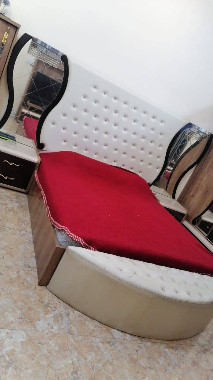 غرفه نوم تركية مستخدمة اخت الجديدة قوية جدا
نضافتها ٩٥%
١١ قطعة 
بغداد المشتل
***********
