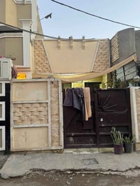 دار للبيع١٠٠ متر خلف بيت تمر قرب الصقاطه   معه كافه الخدمات ماء مجاري ...