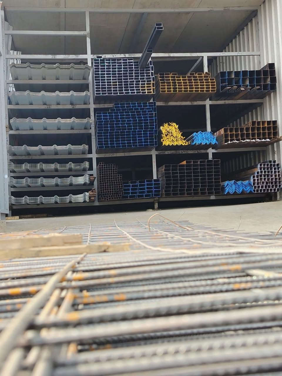 ‏بسم الله الرحمن الرحيم
￼ على بركة الله يتوفر لدى مكتب ازهر العكيلي
‏جميع أنواع الحديد الصناعي والكيربي الثقيل و الخفيف
‏جميع أنواع شخاط المحلي والمغلون
‏وجميع انواع بوري مربع المحلي والمغلون
‏وجميع أنواع البليت ￼ عادي وجكر وألمنيوم 
وجميع أنواع الزاويه
وجميع ألوان الكابوند 
‏￼ وجميع أنواع السندويج بنل الجديد وال_ مستخدم 
‏للاستفسار والطلب اتصل على الرقم التالي 
‏ *********** ازهر العكيلي ￼￼￼￼
يتوفر توصيل حسب الاتفاق إلى كافة أنحاء العراق
