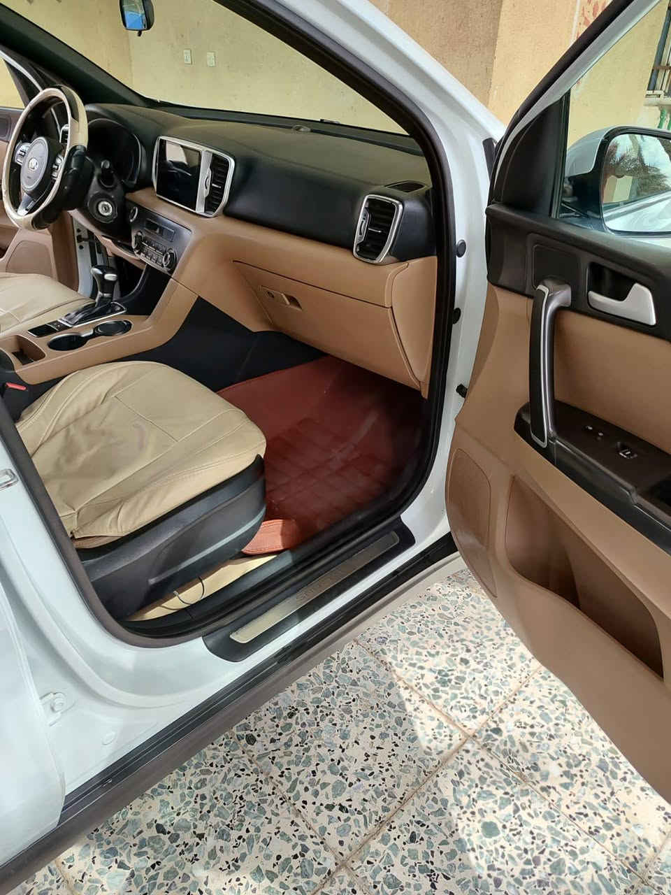 سبورتج خليجي 20170
ويل 19
مكفولة من الحادث والتبديل والصبغ 
عدى الطخه الموجودة بالجنطه 
ماشيه 119 حقيقي 
سعرها 169 وبيها مجال قليل 
مكان السيارة بابل 
للاستفسار *********** اتصال او واتساب 
 خاص ما متواجد
