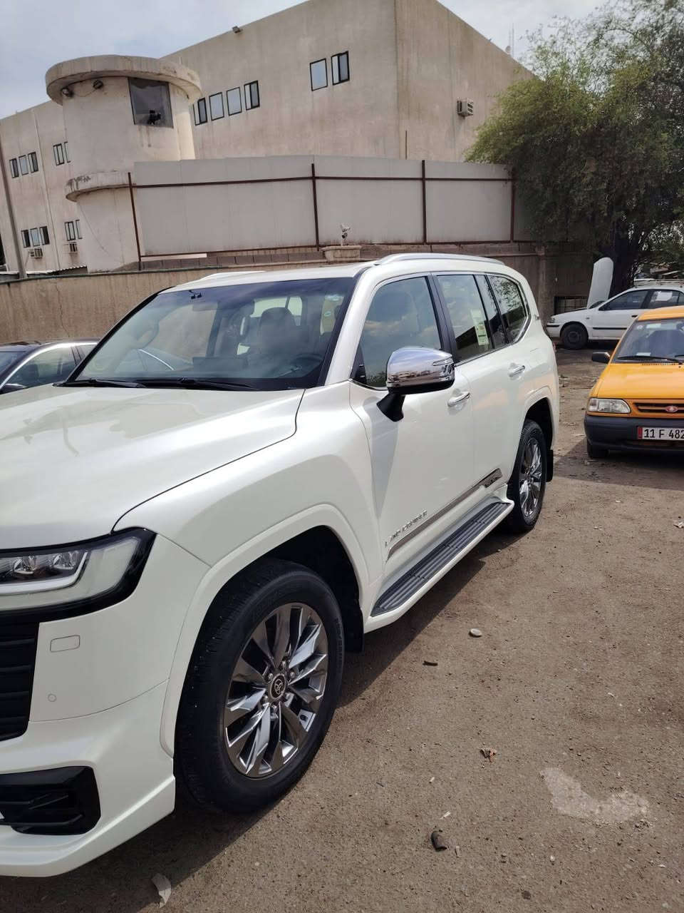السلام عليكم لاندكروز للبيع موديل 2022 نوع VX فول مواصفات السيارة مكفولة كفالة عامة من الصبغ ماعدا شخط عل كد شبر بالجاملغ الخلفي الايمن السيارة مغلفة PPF ماشية 75 الف الاتصال *********** رقم السيارة اربيل باسمي
