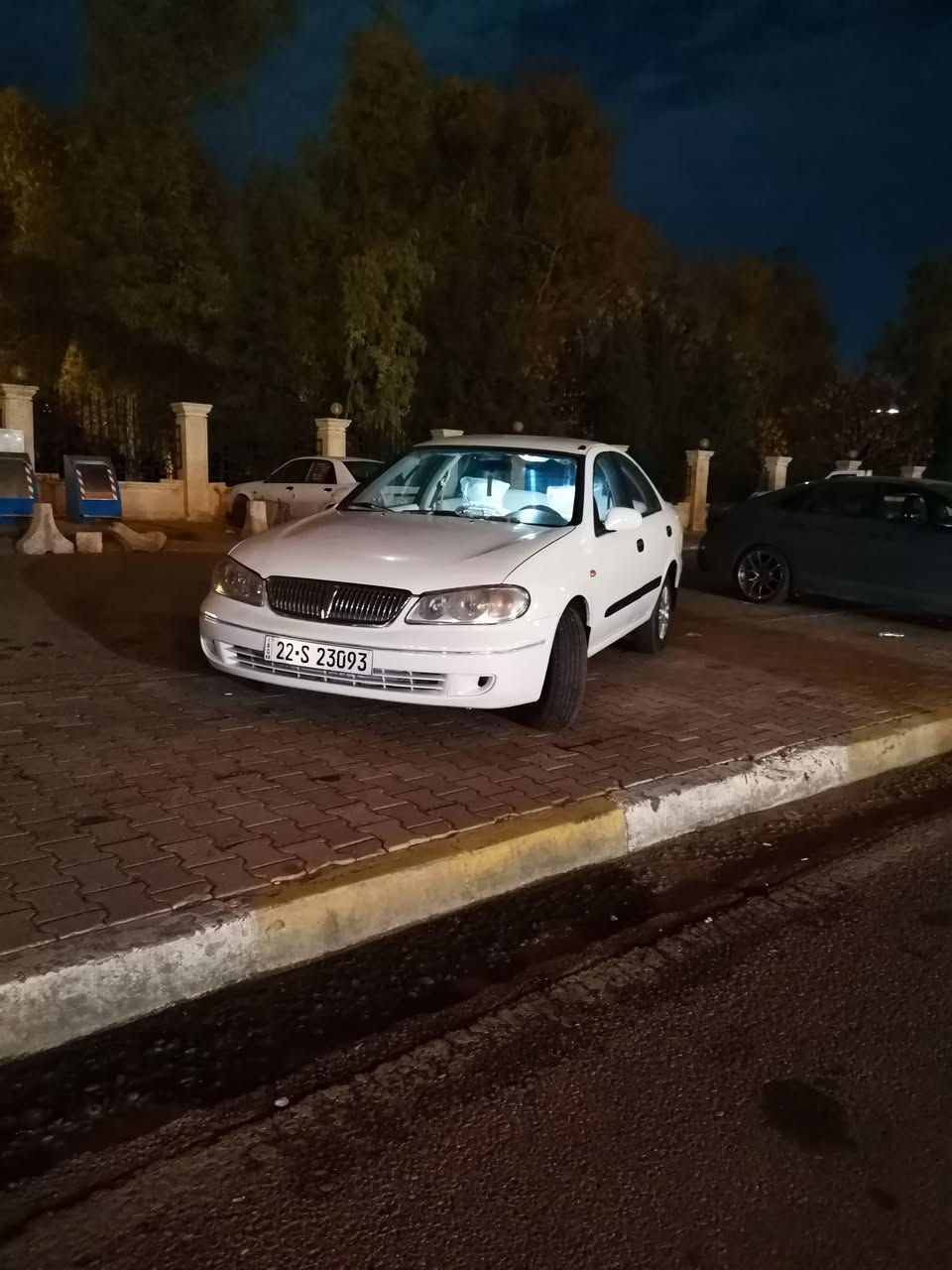 نيسان سةنى يابانى 2009 كير عادى تكسى بوة كرةوةتة خسوسى.. سيةرةكة زور خوين مةوتةوة سبوخيكى زور جوانى بو كراوة. ويل كةبى بيلادى. بشتو بيشى كةميكى هةية. دوو بنجة لاى دةبةى ئاوى كرتوة جيكاى باس نية. فعسو هةزةى نوية تا ٢٠٣١.. وتسئاب فيبةر لةسةر ئم رةقةمةية ***********
