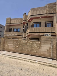 دار للايجار مساحه ١٧٥م يتكون من ٥ غرف نوم يقع في حي القضاة قريب على شا...