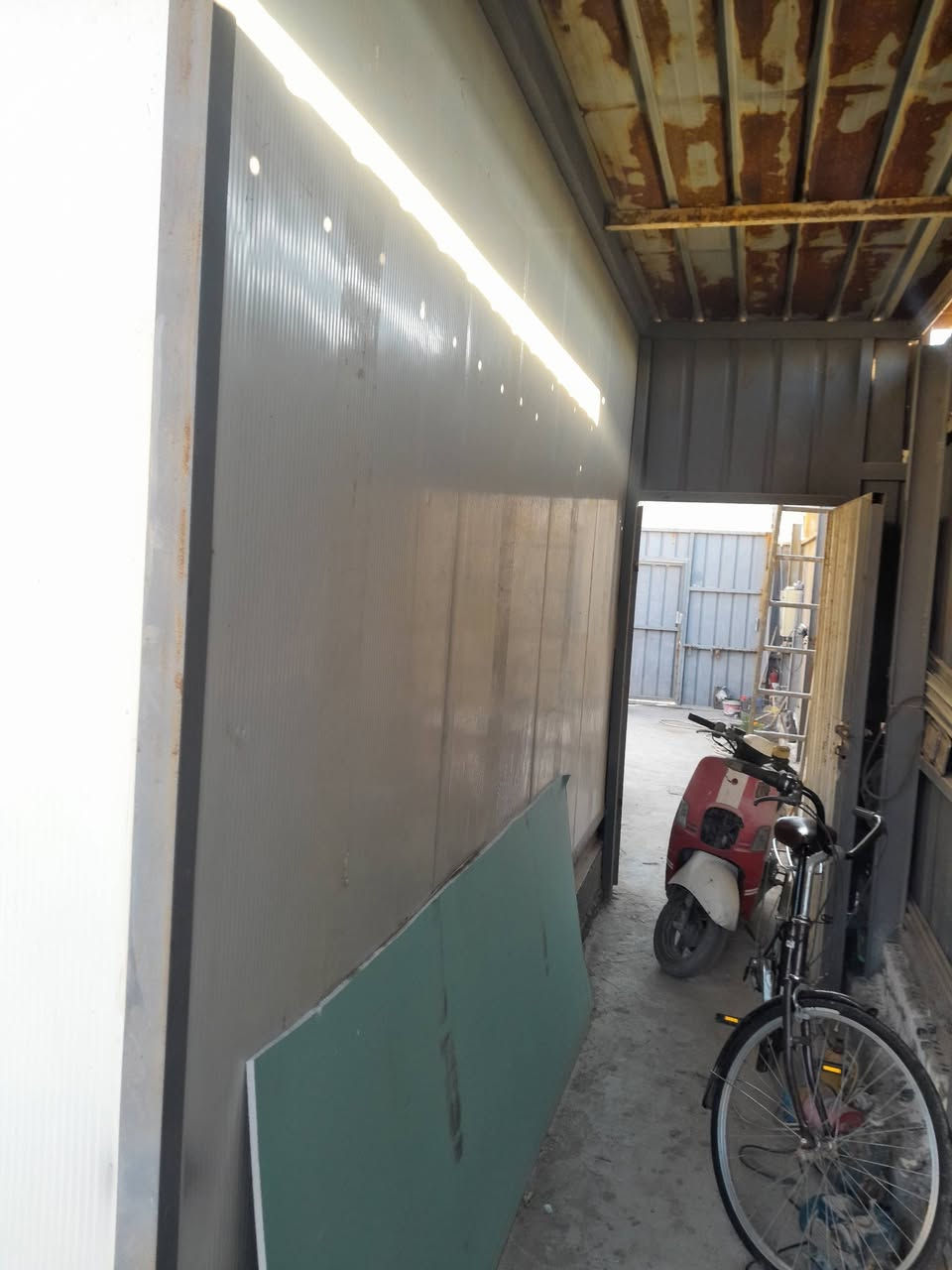 سلام عليكم كرفان للبيع 4×7
نضيف نضافه 95%
بغداد الشعب 
سعره.  3750  قفله
***********
