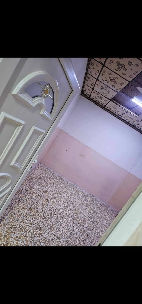 دار للايجار في منطقه كراج الشمال (نينوى الشرقيه) مساحه ١٢٠ متر
ثلاث غرف ومشتملات وكراج 
التواصل مع صاحب الدار 
***********
***********
