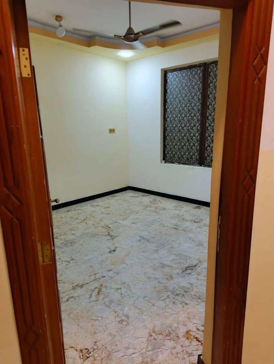 🏛️للايجار بيت حديث 3طوابق🏛️
في البصره الجزائر موقع مميز 📍

يصلح شركات انشطه تجاريه 🔥

يحتوي/ 9غرف وستقبال وصالات وصحيات وتفاصيل اخرى

البيت متكامل من كلشي 

سعر لايجار مليونين وربع🫆
***********
