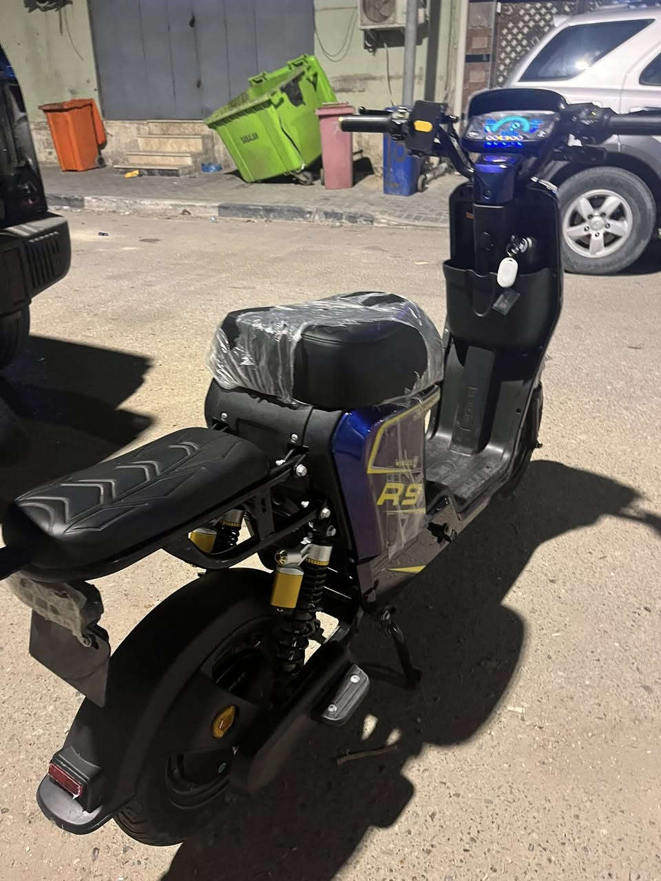 السلام عليكم دراجه r9 موديل 26 جديده حته وصلها موجود ما ماشيه هواي كامله  ما بيها نقص رايدها 475 وبيها مجال مكاني بصره قبله ***********
