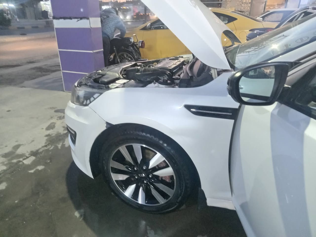 السلام عليكم مرخصت مدير الكروب اوبتيمه موديل ١٣ خليجي السياره بيه ٤ قطع صبغ السياره بصمه شفتات بل الستير مكينه كير حداديه تخم تاير السياره حلوه وحلى من الصور. مكان السياره واصط العزيزه      رقم أربيل سعره 95 وبيه مجال قليل رقم ***********
