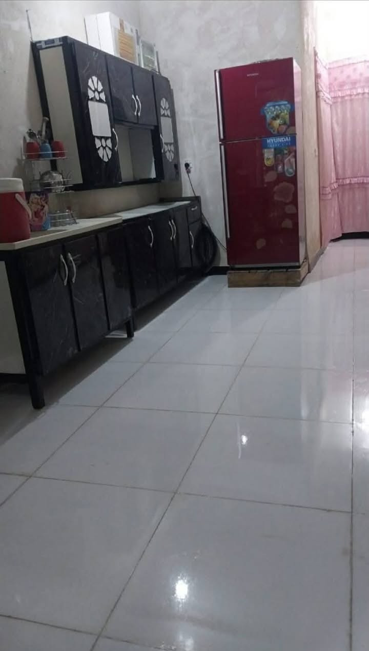 بيت للبيع ابو خستاوي صاير بنص المنطقه المساحه ١٠٠متر غرفه واستقبال ومطبخ وصحيات بناء حديث سقفه سندويش تفاصيل اكثر الاتصال عل الرقم ***********
