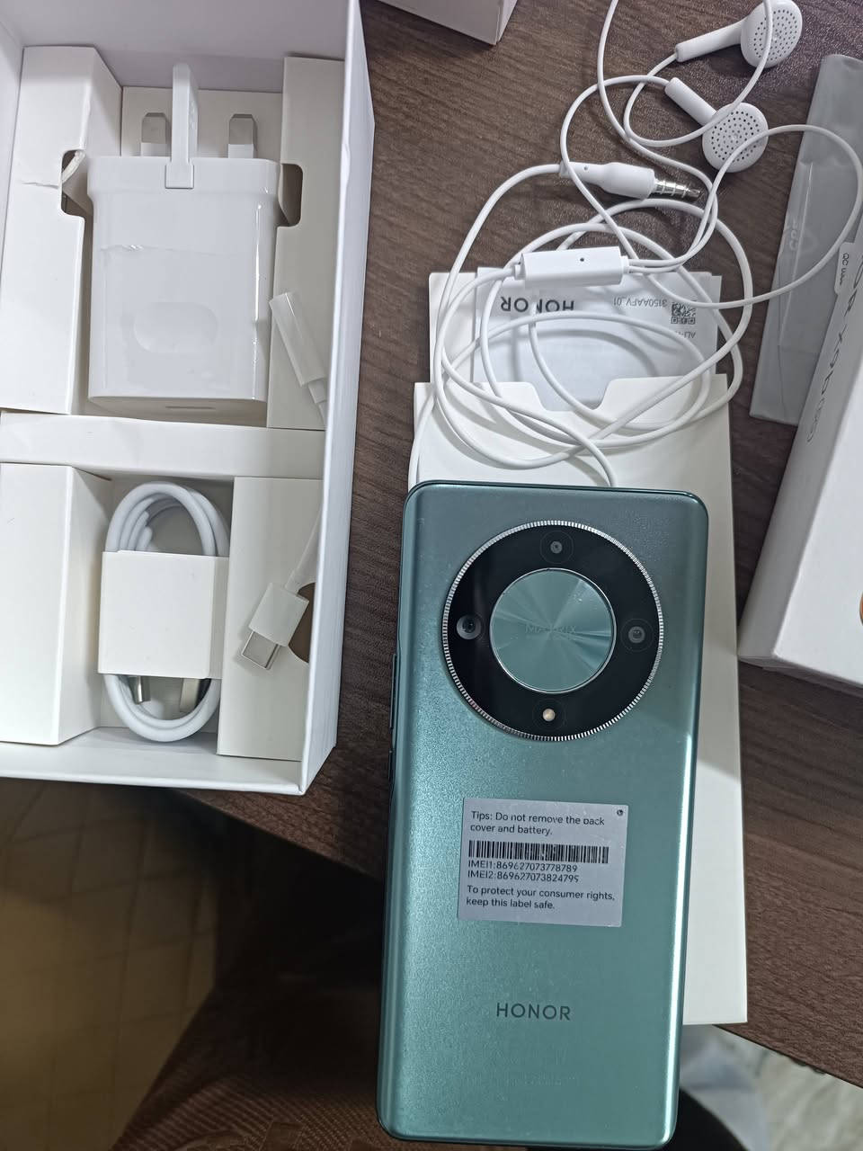 اللهم صل على محمد وال محمد وعجل فرجهم ياكريم 🤲 
سلام عليكم ورحمه الله وبركاته ♥️ 
معرض رنوش يقدم 
مستخدم 🌹هونر x9b نضافه 💯 ب 💯 جديد جديد ❓
ذاكره 256 
عشوائيه 12
غراضه الاصليه غير مستخدمه 🔥
شاحنه +كيبل + يهتفون + توصاله تايب سي جميع اصلي هونر 
🌹💕
عنوان سده هنديه معرض رنوش للاجهزه الكهربائيه والموبايلات مدرسه الازدهار مقابيل مفوضيه ♥️ 
للحجز والاستفسار يرجى الاتصال على الرقم التالي 
***********
*********** أو واتس
