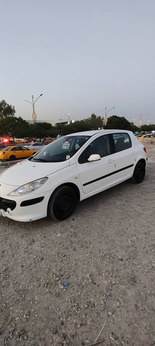 بيجو فرنسي 307 موديل 2006 .لاضربه ولا صبغ السياره كلين الدواخل لوك .الكير والمحرك والتبريد بلشرط التبريد ثلج. 4تايرات جديد .بطاريه والدينمو جديد .دسكات والفلنجات جديد. الكهربائيات عل بلاد كلش نضيف  .السنويه مشروع وطني .السياره اخو الجديد احله من الصوره الحقيقه .السعر 58 بي مجال ***********
