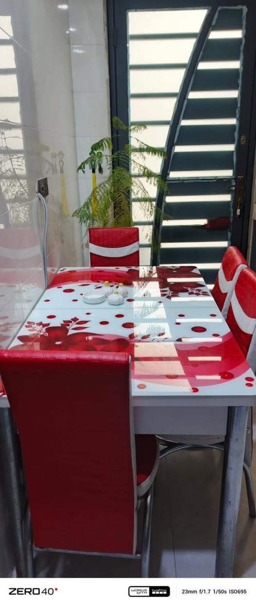 ميز للبيع بحالة ممتازة
قوي ونظيف، مناسب للبيت أو المحل

السعر: ٧٥ ألف

للاستفسار والاتصال: ***********

عدد الكراسي ٦
