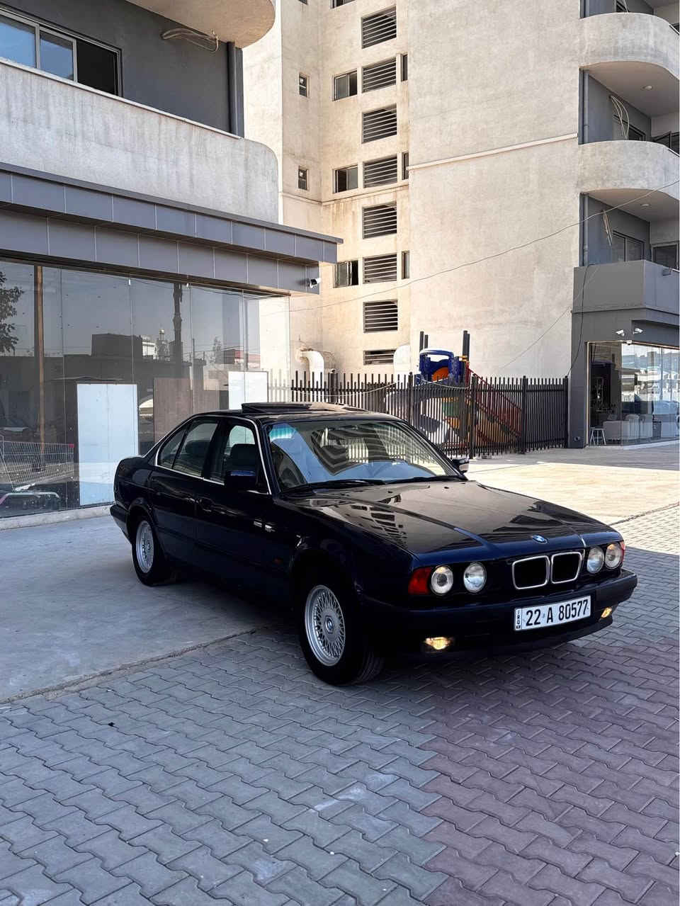 سلام عليكم بي ام موديل 1994حجم 525 بلاد كير اوتوماتيك سيارة مصبوغة جمالية بدون اي دواخل رقم سنوية جديد لحد 2031 بسمي سيارة جاهزة بدون اي مصرف سيارة بلادية حتئ سويجات 2 بلاديات ويا غرفة لوك كشنات جلد بدون اي عيب حتئ شخط مابي شراي تعال شوفة و تدلل سعرة 80 وبي مجال 
*********** كركوك, العراق
