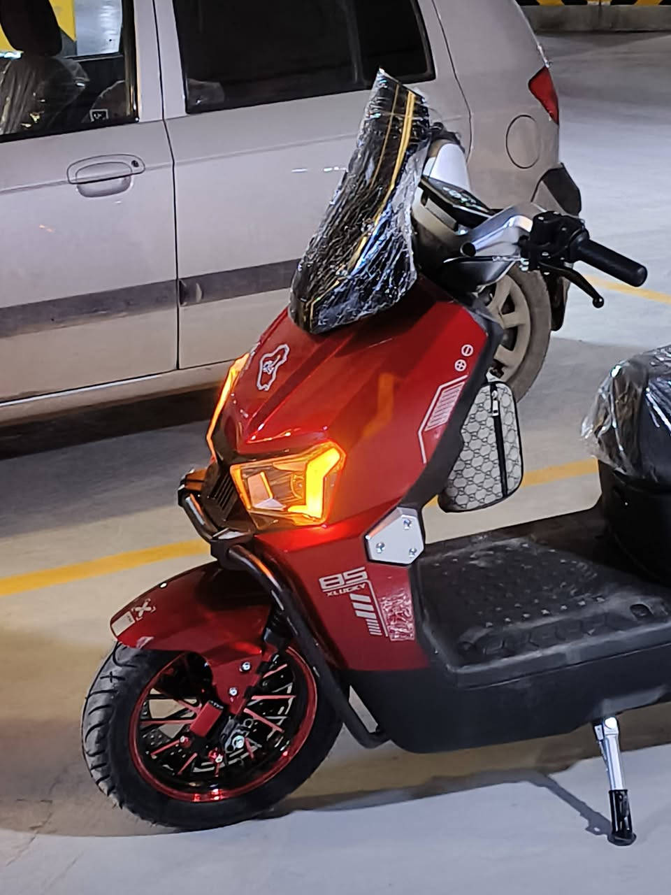 السلام عليكم صاعقة للبيع 
الدراجة ما صارلهة شهرين عندي ماشية الفين الدراجة زيرو الدراجة مكفولة كفالة عامة و اطيك ضمان رايتهة 900 الف و بيهة مجال بصيد حك الجية وخسران بيهة الله شاهد ومستعجل على بيعتهة

العنوان: بغداد المنصور شارع مطار المثنى 

التواصل: و اتساب فقط ***********
