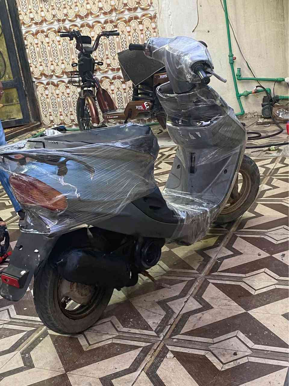 دراجة ياباني ياماها تسع زروف شغالة دكة هندر مكينه ما مجفتها كهربائيات شغالة لايت اشاير اصطاب وعداد نضافتها شوفت عينكم مشيها حلو شلعتها حلوه 
(نقصها فقط باتري وصوت الاكسل صوت ما يضر ومو يم المكينه وعلى الفحص شرط  )
سعر225 وبيها مجال قليل بصره قبله رقمي *********** البصرة, العراق
