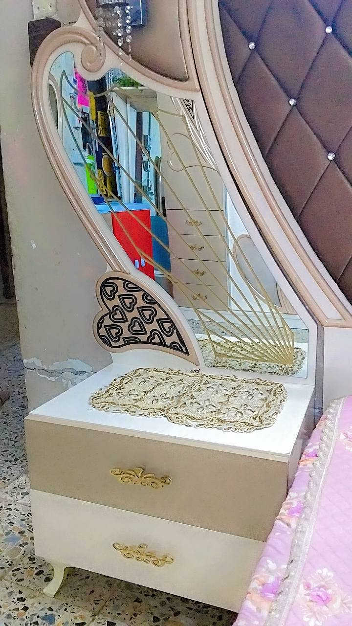 سلام عليكم غرفه تركي ٧ قطع للبيع بيه اضرار قيليله لسعر٧٠٠  بيهه مجال مكان بغداد لرقم ***********
