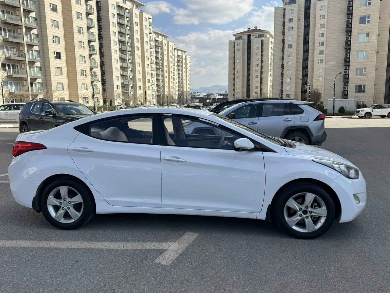 هونداي النترا 2013 خليجي
فول مواصفات 
ماشية 122
محرك 1.8
نص جاملخ خلفي ضبغ بدون حادث بدون دواخل
سبير ما نازل 
كير محرك اب شرط
خمسة ويل كب
فتحة
ABS
مكان السيارة السليمانية
سنوية و رقم جديدة
بسمي السيارة تحويل نفس اليوم
خابر تدلل
***********
