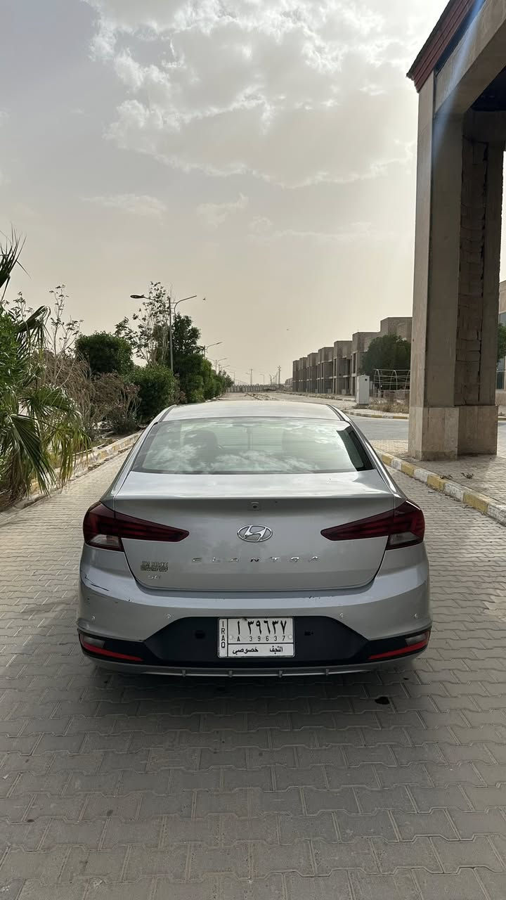 النترا ٢٠٢٠ 
نص فول محرك ألفين وارد امريكي فقط بنيد مبدل من امريكا وشبر بارد بالجاملغ جهة السايق جاهزه السياره من كلشي تبريد ثلاجة رقمها نجف مداور ثاني يوم سعرها ١٢٥ وبيها مجال للتواصل فقط اتصال ***********
