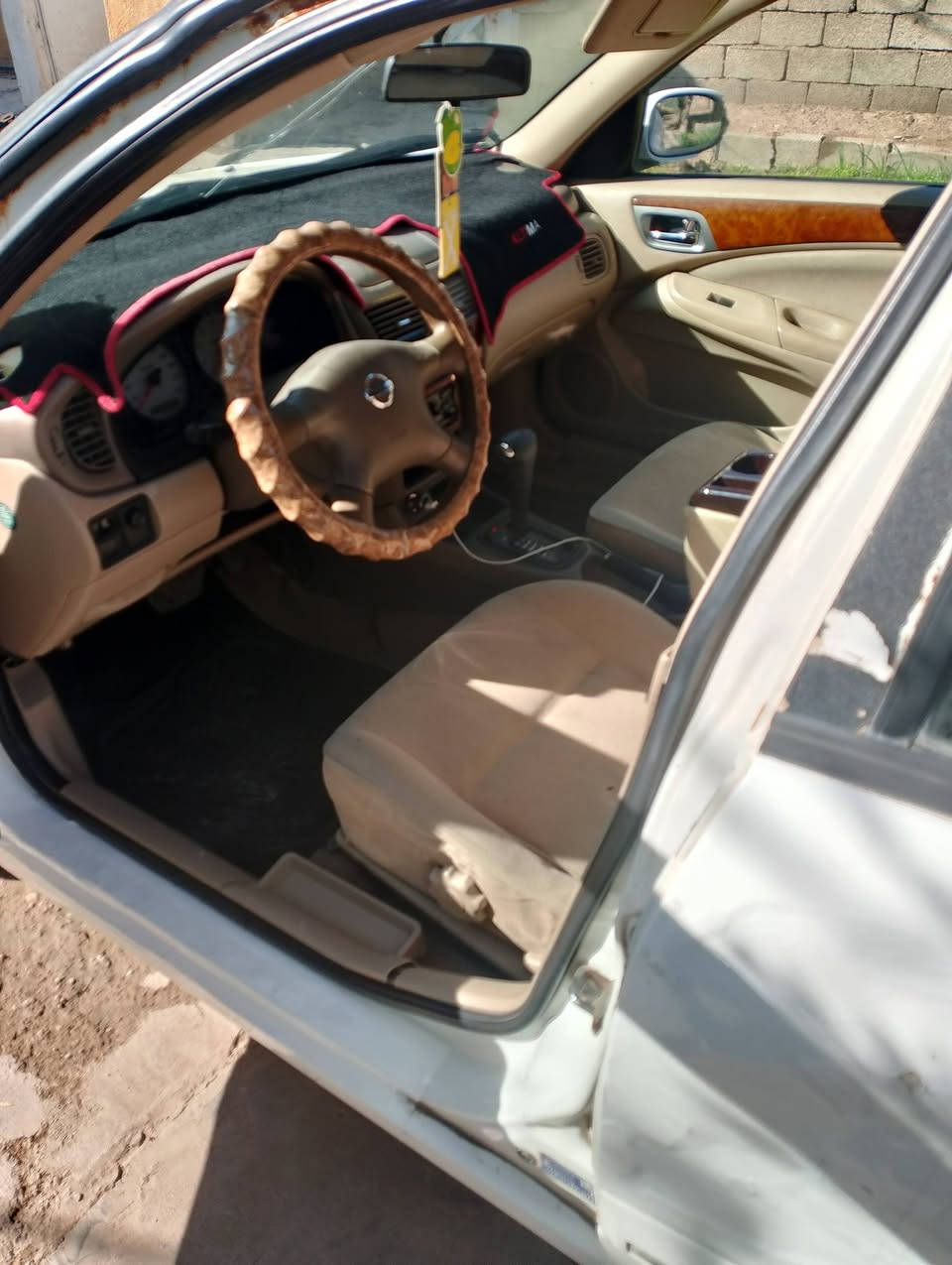 سلام عليكم نيسان سني موديل 2006
سعر 70وبيه مجال 
ديالى بعقوبه 
***********
