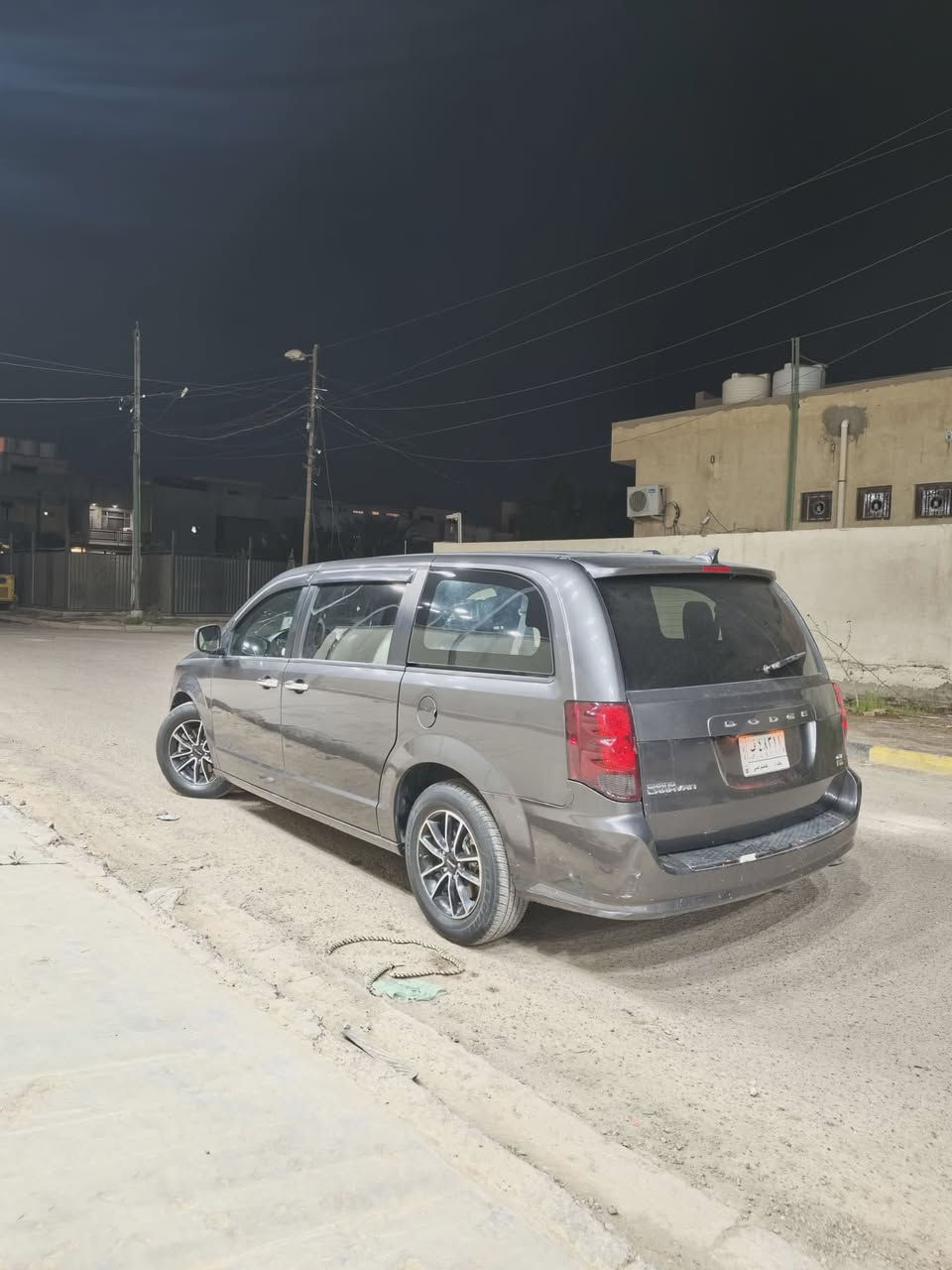 دوج كرفان ٢٠١٩ جيتي وموصفات الجيتي معروفه حادثها جاملغ وبنيد وداخل العراق بيها قبق جنطه مبدل بدون دوخل وسونار كدامك والسياره كير مكينه خير من الله التفيده يتصل *********** وسعر سياره ١٤٠ ويها مجال  وشوف سونارها يله تخابر وترهم مراوس بسياره كوريه او ياباني عنوان بغداد بلديات ☝🏻
