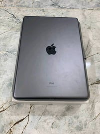 ايباد ابل الجيل التاسع 64 جيجا بايت مامفتوح  معاه كارتونه وكيبل شحن وب...