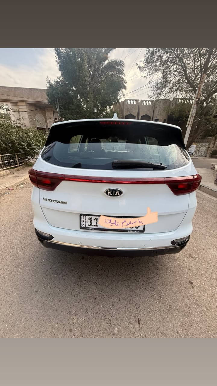 سبورتج خليجي  2020 خليجي  وعلى أيدي  السياره .. السياره كفاله عامة من كلشي.. مابيها قطرة صبغ .. مكفوله بيها ملاحظات جدا بسيطة 
مكينه 2000 دوش.. السياره ماشيه 71 الف كيلو حقيقي.. كير ومكينه وصدر مكفولات كله على وضع الشركه..تخم تايرات جديد قبل اسبوع شادة.. السياره جديده بمعنى الكلمه الرقم الدولي الجديد وهزه جديده.. وباسمي وتحويل مباشر.. شاشه كبيره اصلي واريل نفكيشن وحساسات اماميه وخلفي والداخل جلد ومري شفط وتبريد قطعتين و 5 ويل كب 
فول تحكم ستيرن وكاميرا خلفيه دواره اصليه و 3 انظمه قياده وبيها كثير من المواصفات والسياره جديده وجاهزه وعلى ايدي ومسويلها إدامه كل شهر.. 
السعر 195  وبيها مجال.. 
مكان السياره بغداد الكرخ.. الي يحب يتصل  الرقم الواتساب 
***********
