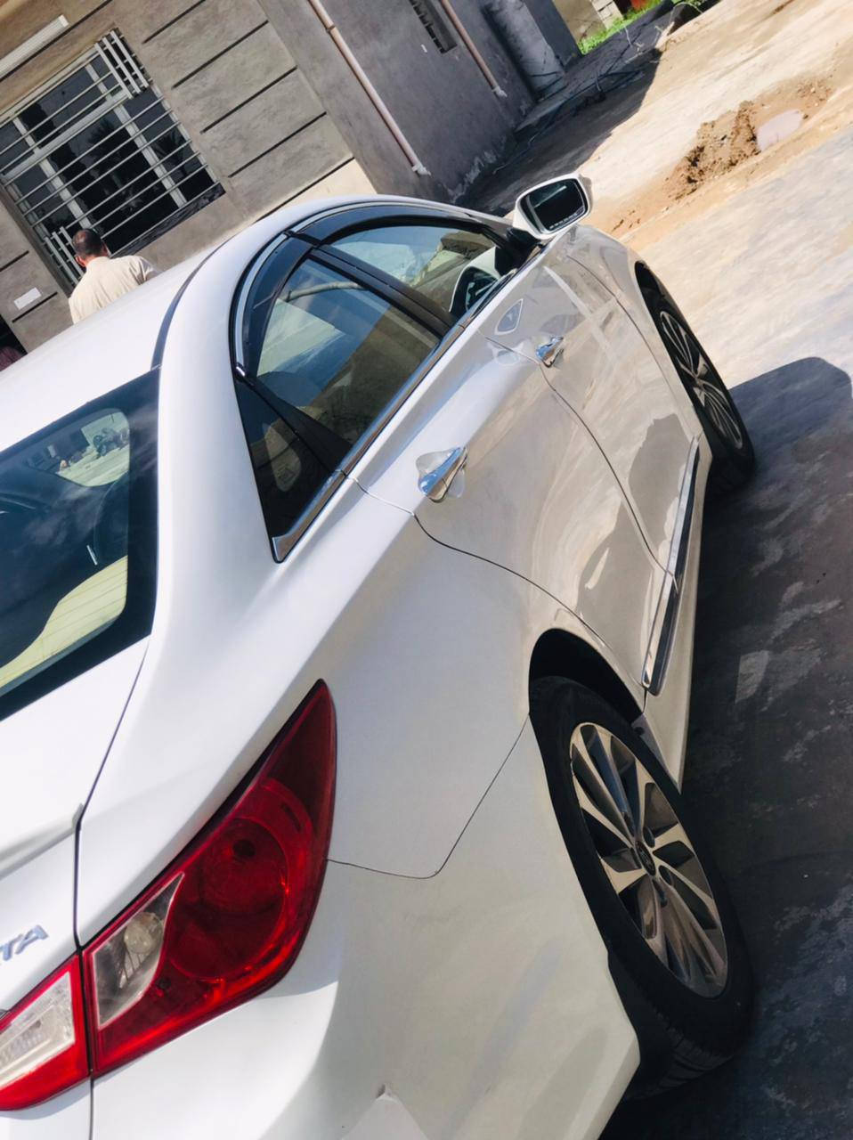 سوناتا 2011 ابيض
محرك 2400 رقم سلمانيه
السياره مكفولة من ضربه او حادث كلش نظيفه
بيه شبر بالباب صبغ اثر اشخوط ***********
