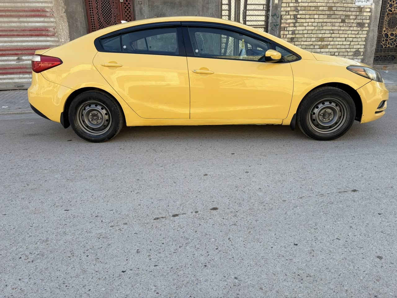 سلام عليكم عارض سياره للبيع
فورتي ٢٠١٤ خادثها بس دعاميات فقط بدون أي تبديل السياره اليبل واحد محرك ١٨٠٠دوش تخم تاير وحداديه كفاله السياره نص فول 
مكاني بغداد 
الرقم ***********
