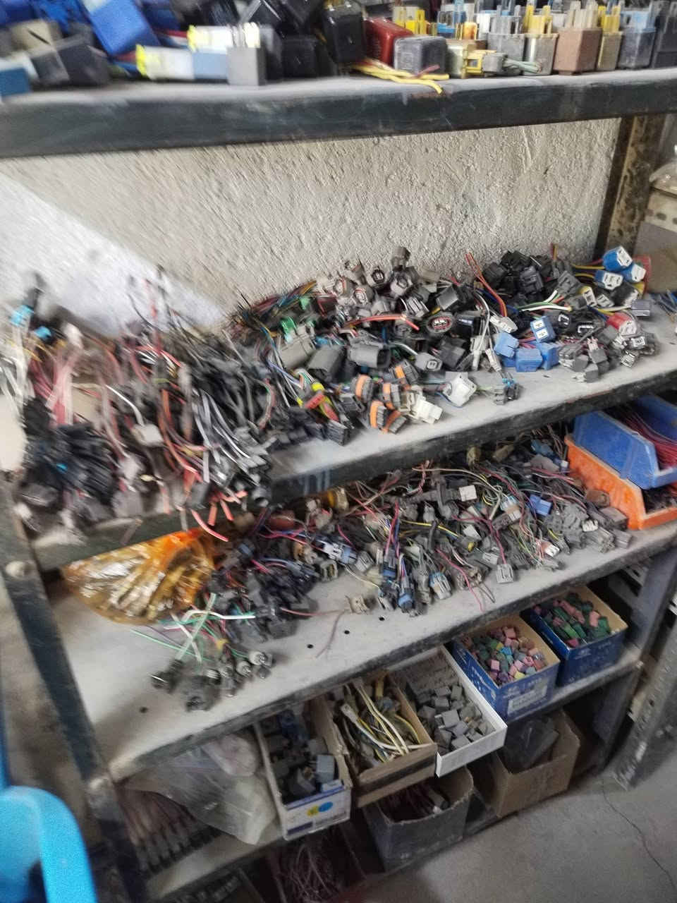 للبيع للبيع للبيع محل وكيل ادوات احتياطيه كافه أنواع السيارات مكان المحل داخل حي الصناعي ما بين الحصوه والمشروع قرب الروائي نهاية حي الانتصار على شارع حله بغداد في حي الصناعي تفاصيل المحل داخل الفيديو أو الصور المنشوره رقم صاحب المحل***********
