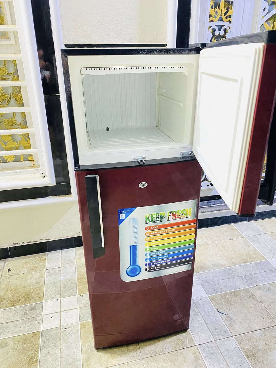 موجوده ثلاجه حجم وسط نوع رويال مستخدمه قليل ونضيفه جدا ومفتاح قفله بيها وشغاله عالفحص وضمان ماداخله تصليح مكانه المحاويل


**إذا كنت صاحب هذا الإعلان وتريد حذفه لأي سبب، رجاءا أرسل رسالة إلى الدعم الفني**