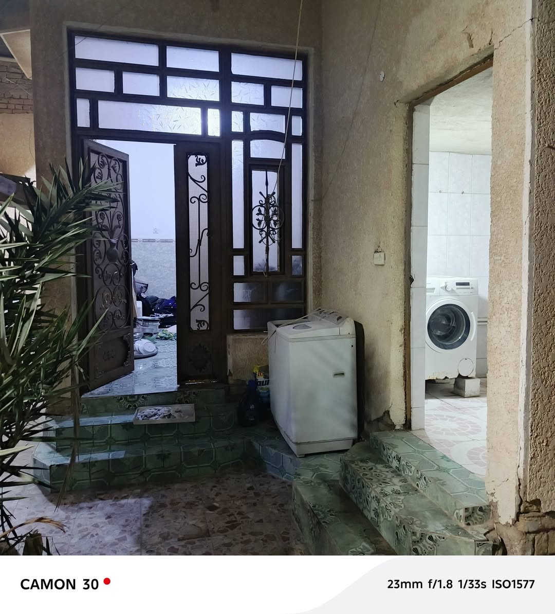 بيت للبيع طابو صرف مساحه 220 بناء 90 كونكريت يحتوي غرفتين وصالة وصحيات ومطبخ وبراني السعر 95 قابل للتفاوض للاستفسار *********** مكتب الصالح للعقار
