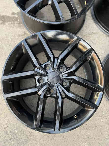 ويل جيب درونكو حجم 18  السعر 250$ بها مجال
العنوان دهوك *********** ***********
