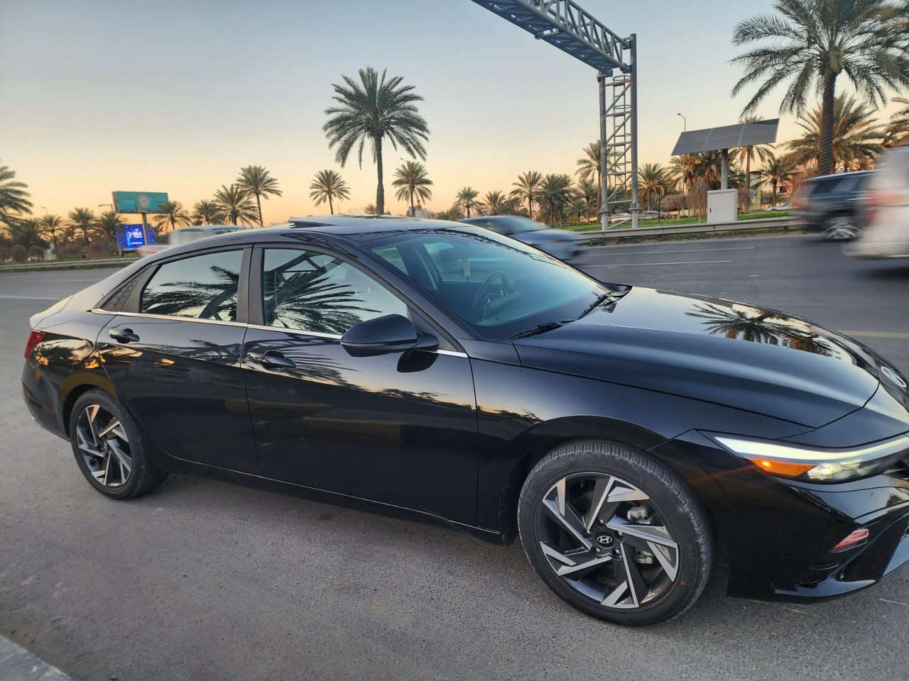 🚘 للبيع فقط – Hyundai Elantra 2024 🚘

🔹 زيرو – ممشى 5,000 كم فقط
🔹 اللون: أسود
🔹 فل مواصفات 1/1

📌 ملاحظة:
حادث جاملغ + جزء بسيط من الباب الخلفي (بجم كبس)
بدون فتح إيرباق – بحالة الوكالة ✔️

🔧 المواصفات:
▪️ محرك 2.0 (2000cc) دوش
▪️ بصمة تشغيل + تشغيل عن بُعد + ترحيب
▪️ فتحة سقف سلايد
▪️ مقاعد جلد + تدفئة
▪️ تدفئة ستيرن
▪️ شاحن وايرلس
▪️ إشارات بالمرايا
▪️ شاشة كبيرة متصلة + عدادات إلكترونية
▪️ لايت عدسات + LED نهاري
▪️ حساسات أمامية
▪️ منافذ شحن خلفية
▪️ كامرة 360
▪️ تحكم ستيرن + مثبت سرعة
▪️ رادار أمامي وجانبي
▪️ توقف ذاتي
▪️ نظام تحديد مسار + قيادة شبه ذاتية
▪️ أنظمة وضعيات قيادة
وغيرها من المواصفات المعروفة 🔥

📄 رقم أربيل – ترقيم جديد – تحويل مباشر)

📍 المكان: بغداد – قرب علوة الرشيد يم القوس
📞 للاستفسار: ***********
