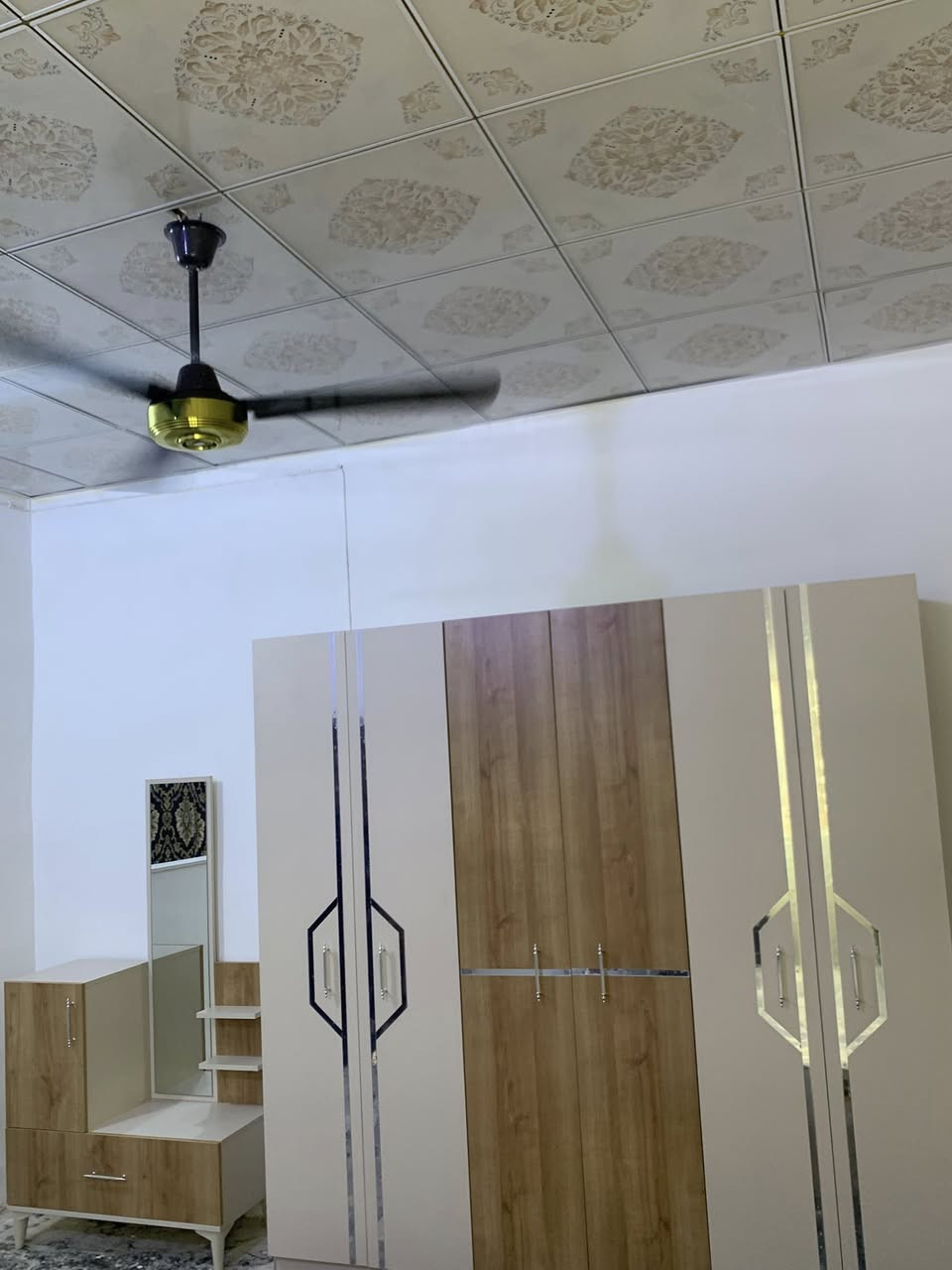 غرفه تركي 5قطع العنوان كربلاء السعر 375 وبيه مجال الستفسار واتساب ***********
