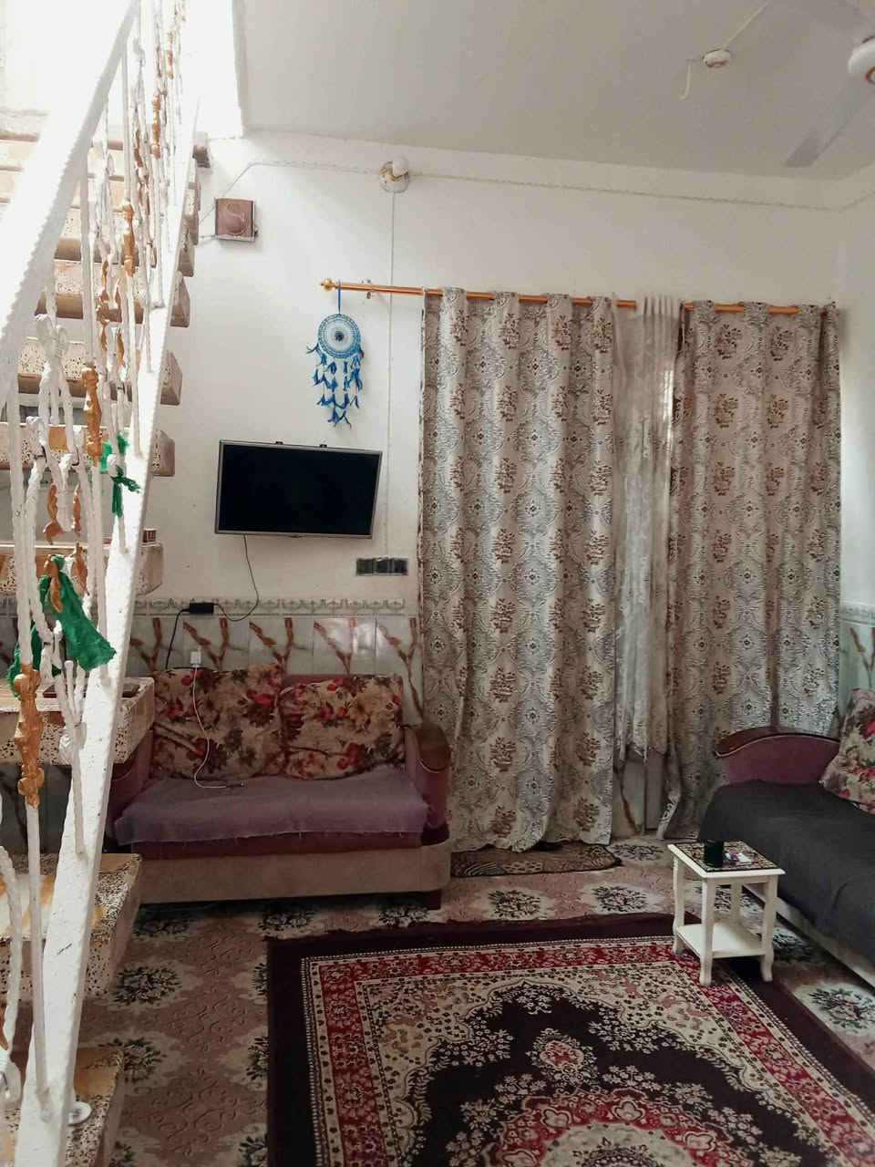 بيت للبيع مساحه 100 م اساس صب سقف صب كونكريت بناء بلوك بيت جاهز مطبخ صاله غرفه كبيره استقبال تخاريج عدد 2 داخليه وخارجيه مع منور على طول الغرفه تشاريف بيت نضيف سيراميك وبورك الارضيه كاشي *********** شارع المطار القديم قرب جامع وحسينيه يعسوب الدين خلف شارع المبلط النجف, العراق
