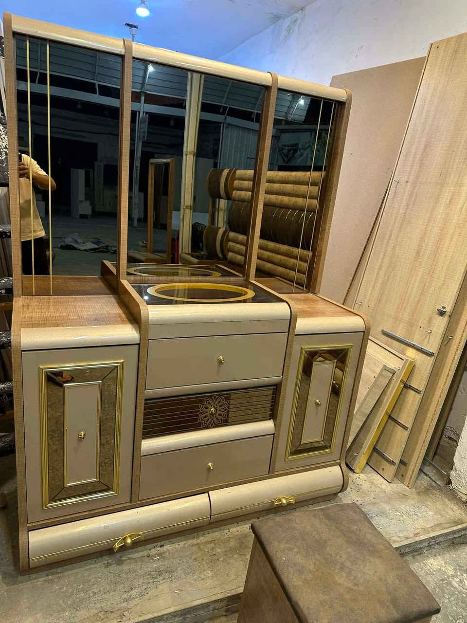 ✨ غرفة تركي  اصلي صبغ حراري  11 قطعة ✨
نظام سلايت وابواب بروفايل فاخر
سرير مخزن جك 
 ضهر بلوك
 جام برونزي 
 قماش وتر بروف أصلي
✨ نظافة 99/💯
شد ونقل مجاني داخل بغداد
توصيل للمحافظات بأسعار رمزية


**إذا كنت صاحب هذا الإعلان وتريد حذفه لأي سبب، رجاءا أرسل رسالة إلى الدعم الفني**