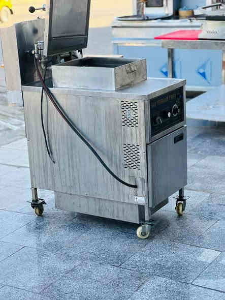 جدر كنتاكي ضغط للبيع 

كلشي بي شغال يرادله بس جداحه 
مكاني واسط العزيزيه 
سعره مليون و100 الف 

***********

موجود واتساب راسلني وبخدمتك
