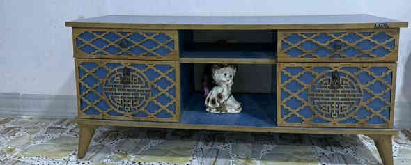 ميز تلفزيون كلشش نظيف مابي اي عيب سعر 30الف شراي ***********
