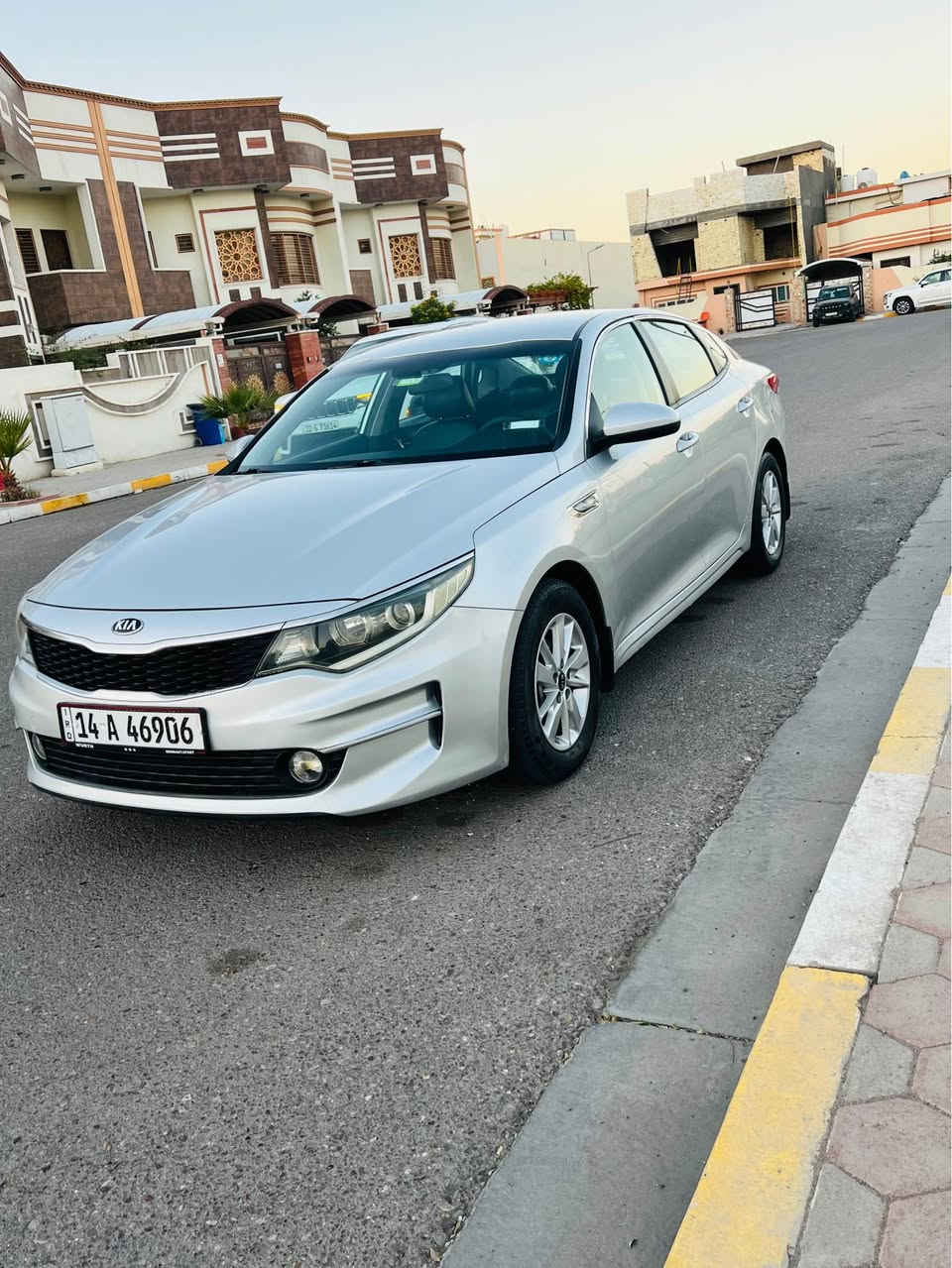 السلام عليكم كي فايف 2018وارد كوري سياره فقط بيها 3قطع صبغ من كوريا والباقي كفاله سياره جاهزه كير مكينه حداده مكينه 2400دوش اصل بانزين تدفئه تبريد تخم تاير جاهزه السياره 
السعر 150وبيها مجال 
مكاني البصره 
للاستفسار *********** البصرة, العراق

