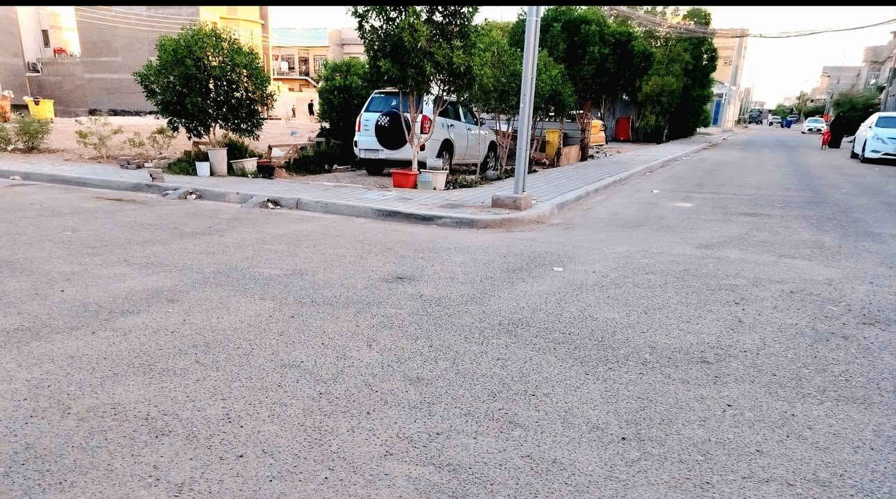السلام عليكم
الدار للبيع المساحه 250 متر في التنومه حي الموظفين مقابيله خدمات حديقه  الطابق الثاني هيكل غير مكتمل الطابق الأرضي يحتوي على
 3 غرف / ديوانيه + صاله كبيره + مطبخ + حمامات خارجيه وداخليه طابو ملك صرف يتحول بل الاسم مباشر للاستفسار أكثر اتصل او راسلني واتساب ***********
