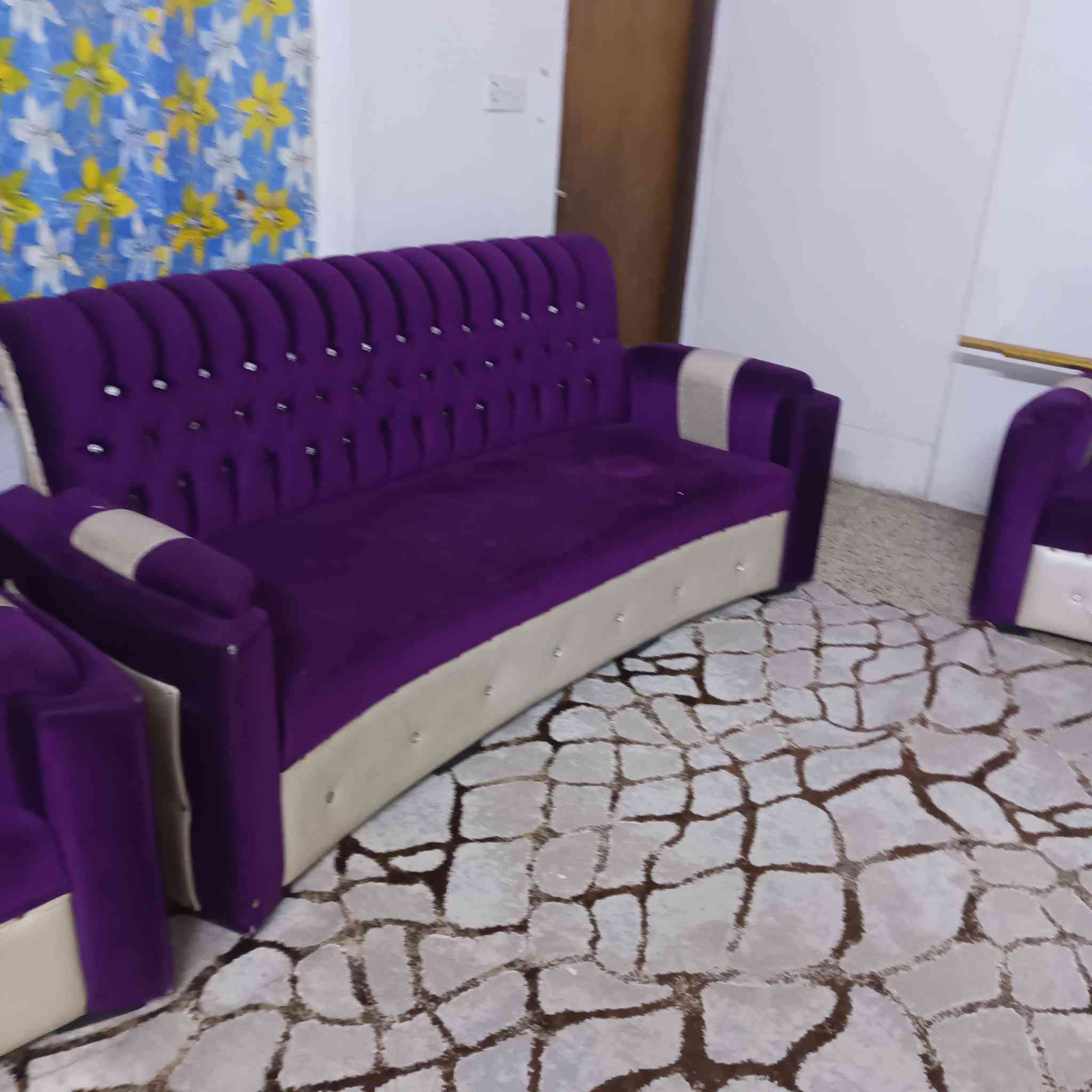 طخم ايطالي نظيف حيل للبيع السعر 225لف***********
