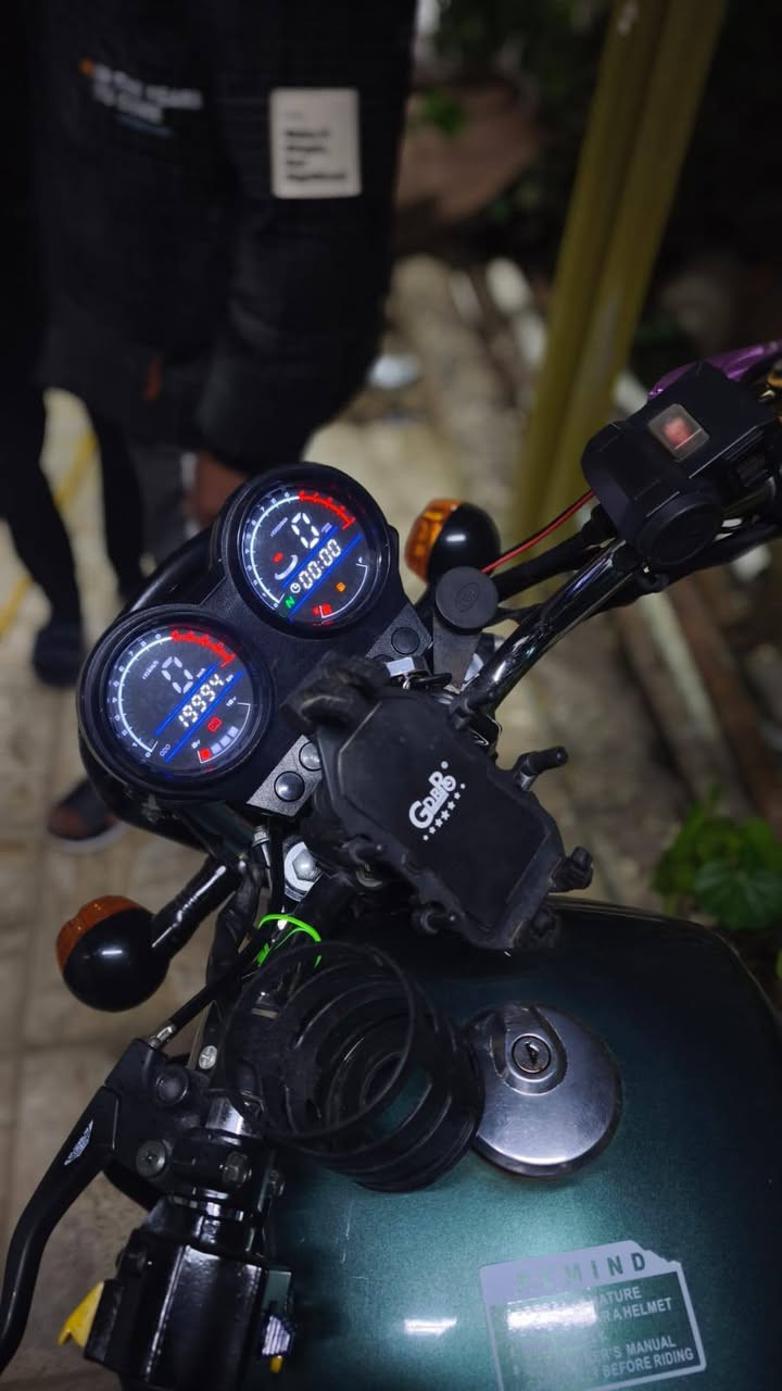 دراجه دايون نفخ رقم وسنويه موديل 23 طالعه ب24 مفتوحه مبدل بوشه وبستم وكاله تجفيت سيزر كهربائيات كلها شغاله سعرها مليونين و100 وبيها مجال رقمي ***********وبي واتساب
