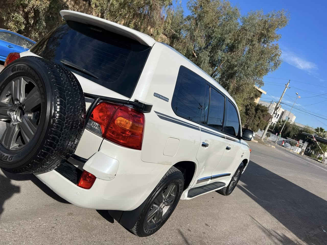 تويوتا لاند كروز VXR (مواصفات قطري ) 
محرك V8. 4700 
موديل:2009
سياره مكفوله كفاله عامه  گير محرك بشرت 
بدون صبوغ فقط مكانين بي علبارد —————————————————
مواصفات فول فول VXR شركه جيهان درجة واحد 
- ابواب فتح قفل لمس
- كشن جلد
- سلايت روف 
- حساس امامي خلفي 
- كشنات امامية كهرباء / كشن السائق ٣ ازرار
- ثلاجة 
- تحكم ستيرن 
- ٨ ايرباك - 
- زراك لايت

‏‎رقم سنويه جديد 
‏‎شرت تحويل 
‏📍‎مكان السياره اربيل 
سعر ي: 295 شويه بي مجال 
رقم هاتف ***********.

‏‎
