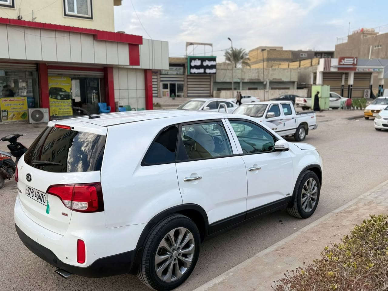 سلام عليكم سياره سورنتو 2015امريكي بيهه جاملغ او بنيد فقط
رقم جديد سياره جاهزه. من كلشي 
مكنيه كير حداده فول عده لبصمه مكينه ٤سلتدر كمله مال جناي. سياره سعرر133وبيهه مجال الستفسار. تتصال *********** مكان الساره السماوه المركز
