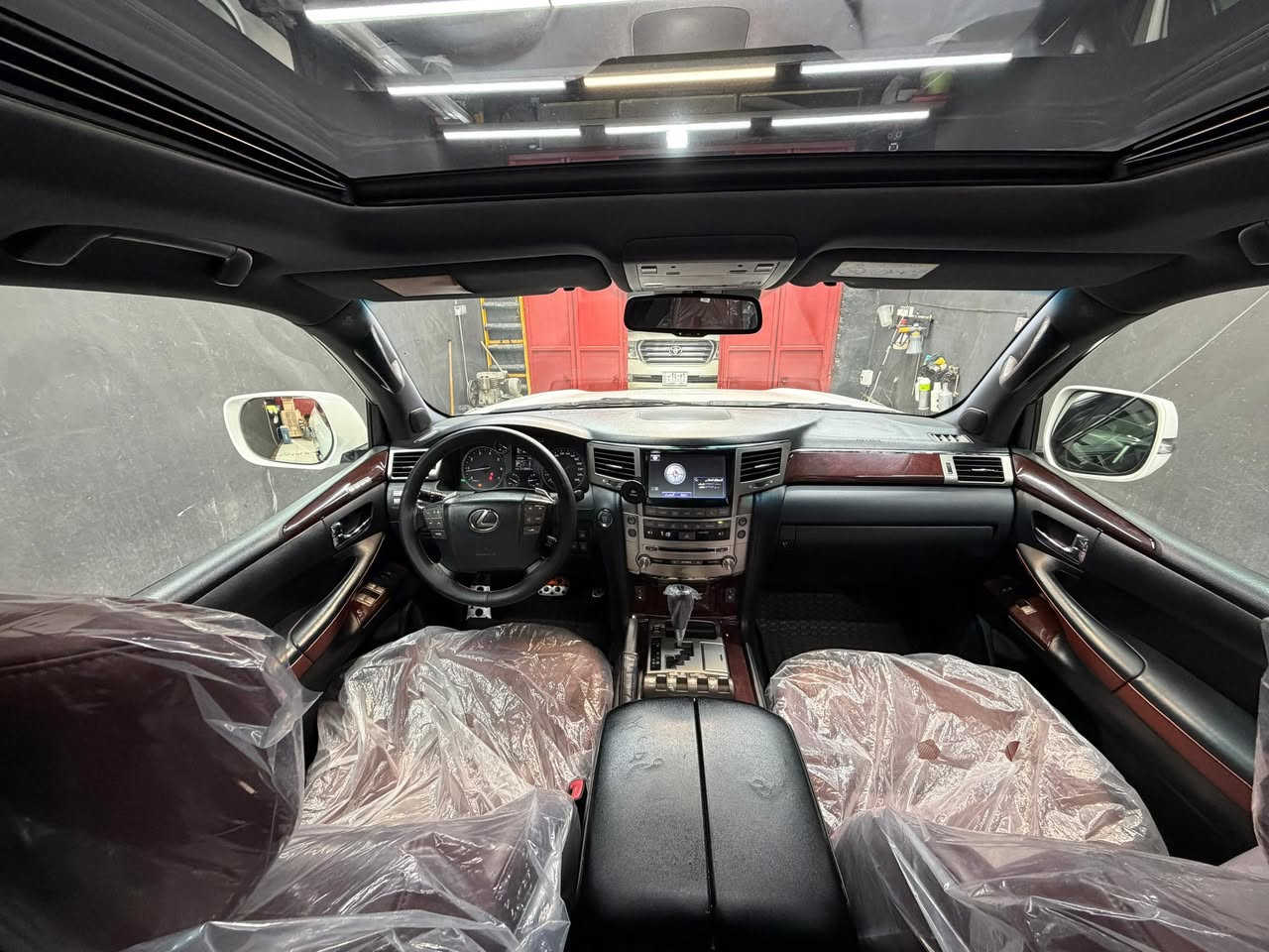 السلام عليكم
لكزس LX570 (S)
موديل 2015 
فئه sport 
مواصفات لكزس معروفه ميحتاج اذكرهه
 سياره بيه بارد  جاملغ وربع البنيد  موجود سونار السياره 
رقم بغداد شرط تحويل 
سياره اي نقص مابيها جاهزه عليها سيرفس شركه عام
السعر المطلوب435$ 
الأستفسار ***********
