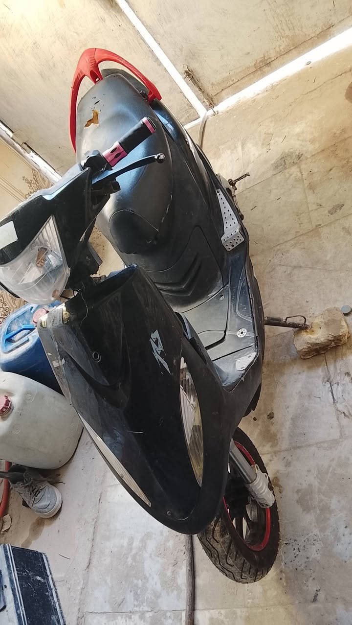 السلام عليكم دراجه ((ما مفتوحه)) لبيع ماكس عدله كاملا مابيه اي نقص 
دراجه تعمير جديد كلجات جدد وتواير جدد 

دراجه بيه تزويد دبلات مامي رياضي وياله نجمه رياضي صالصه اف ام رياضي 

دراجه لايت عالي ناصي بكلايت هورن سكنات شاير شغالات 

((((دراجه ما مفتوحه شرط لفحص بوشه بلاد  (49)))))) 

دراجه موديل 2006

مكاني سوك الشيوخ 

سعر 450 وبيه مجال 

تواصل ***********
