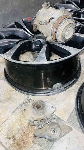 السلام عليكم 
للبيع
ويل كب c200 
حجم 19 
مكسيكي اصلي
ويل واحد بي تصليح كما في الصور
الباقي نضيف
كمبريسر 
قواعد دبل خلفي 

كلهم ب250 
للاستفسار 
***********

مكان: الحلة
