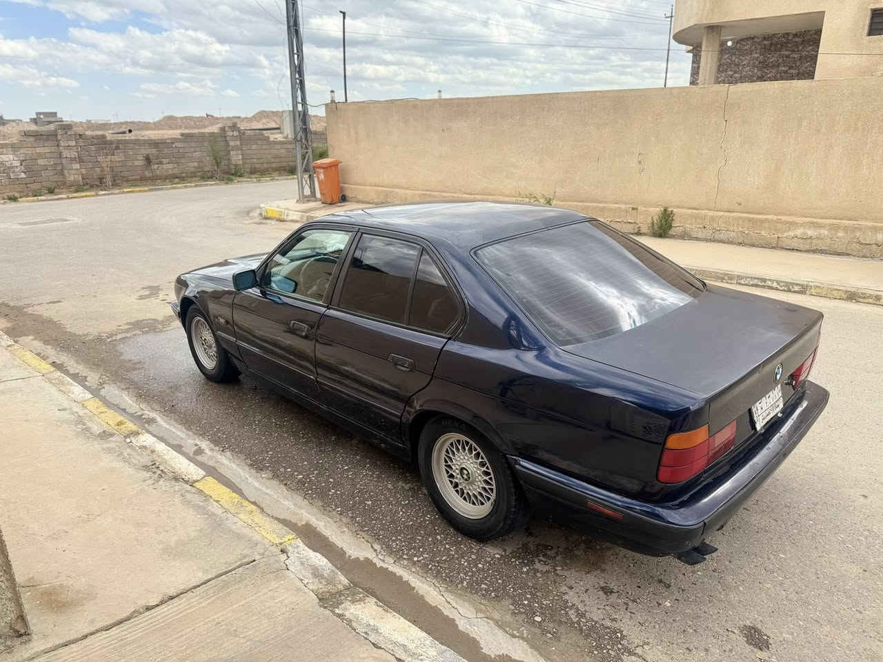Bmw1991
مسكر فانوس شرط 
كير اوتو شرط
مري فصل 
فتحه بل سقف 
بجم عريض 
ويل خليه حته السبير
السياره مختمه بل دشبول M من الموصفات 
سياره جاهزه خير من الله 
السعر ٥٣ وبيها مجال حك الجيه
مكاني صلاح الدين ***********
