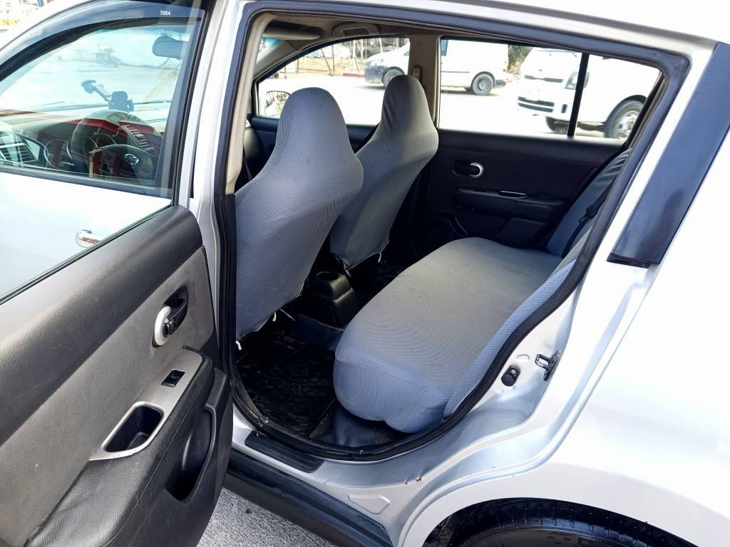 بەناوی خودای گەورە و میهرەبان 
 نیسان ڤێرسا مۆدیل2009 مەکینە 20 ئەمەریکی گێر تۆماتیک چوار جام کارەبا تەبرید سارد و گەرم لایت زینۆن و بلاجکتۆر ویل کەپ ، بێ کالبونەوە سێ پارچەی پێشی بۆیاغە جەمپەکی خەفیفی پێشی هەیە لەگەل دوو بست سندوقی پشتی بێ لێدران، سەنەوی چوار مانگی مایە هەزە و فحسی نوێیە 2027، وەرگەراو و براوە موس بەناوکردن  بەشەرت ، مەکینەی قیچەک سەرف دەکا، گێر بەشەرت، *********** أربيل, العراق
